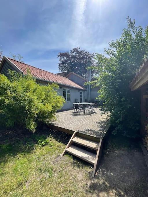 Modern 2 Bedroom Close To Airport And Town - Sleeps 8 Feriehus
