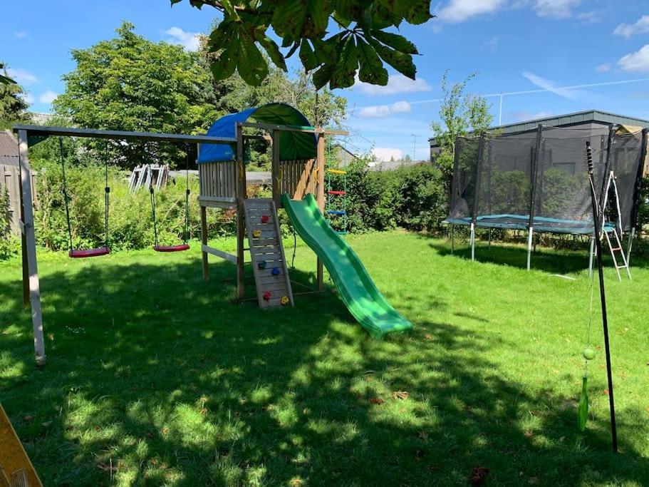 Modern 2 Bedroom Close To Airport And Town - Sleeps 8 Feriehus *
